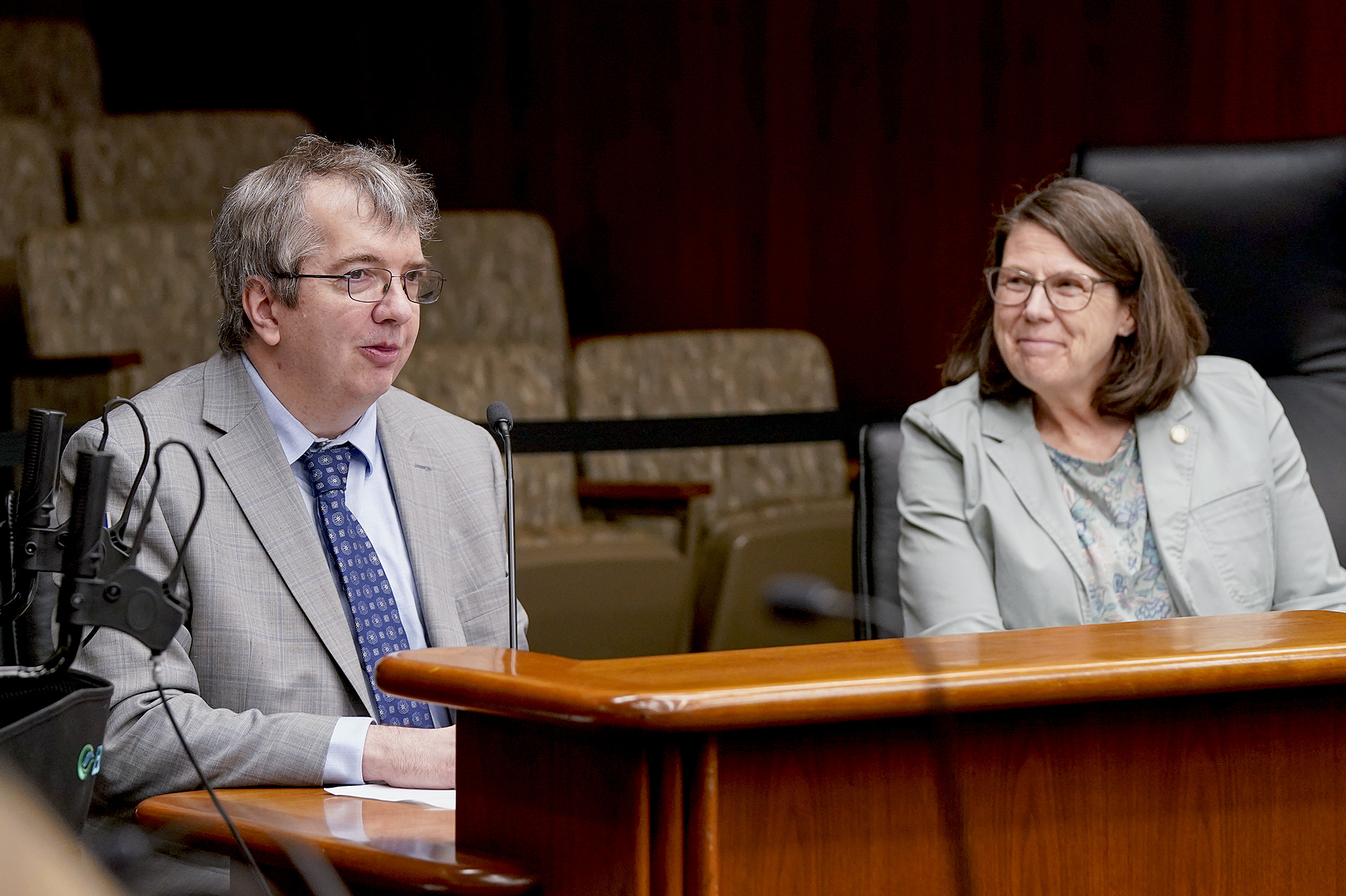 Kent Sulem, director of government relations for the Minnesota Municipal Utilities Association, testifies April 16 before the House Climate and Energy Finance and Policy Committee regarding HF4177 sponsored by Rep. Patty Acomb. (Photo by Michele Jokinen) 